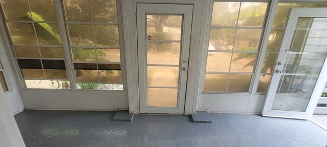 Building Photo - 206 Cranford Dr