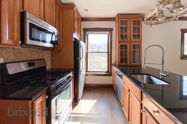 Building Photo - 1711 W Belle Plaine Ave
