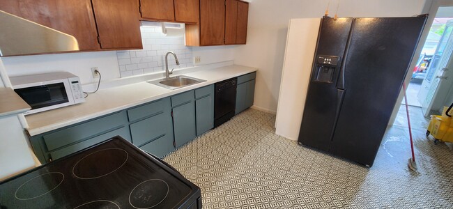 Building Photo - 370 Winola Ave