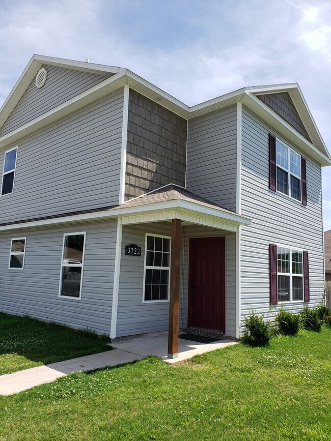 Building Photo - Bueno 3722