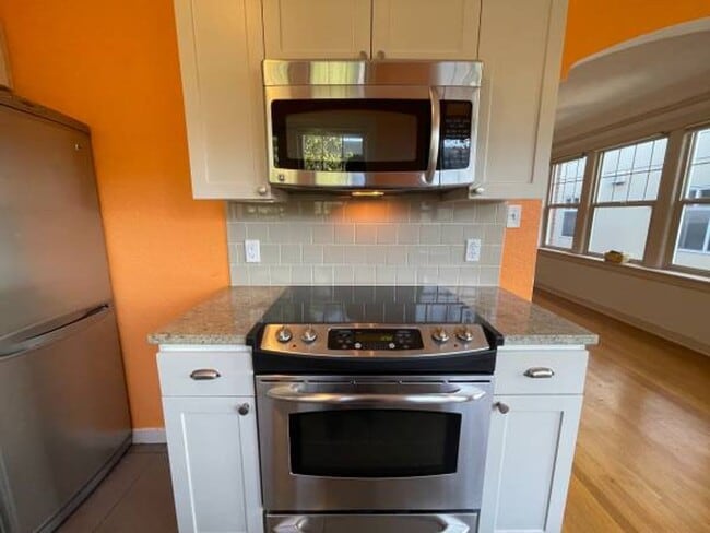 Building Photo - Prime Queen Anne Location | Spacious 1x1 w...