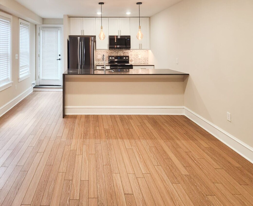 Foto principal - 226 W 9th St