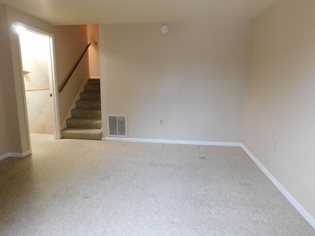 Foto del edificio - 3 BR/ 2B condo close to Bishop Walsh and A...