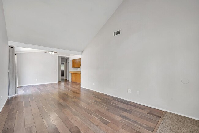 Foto del edificio - 6854-6854 Concert Way