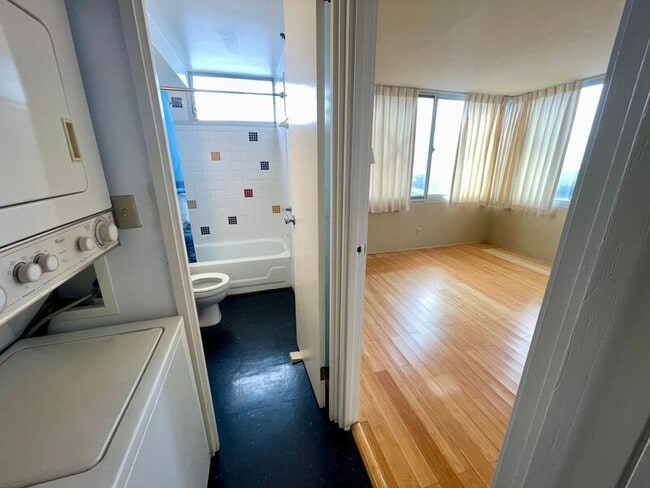 Building Photo - 1060 Kamehameha Hwy