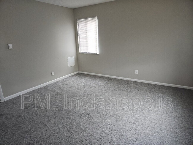 Foto del edificio - 6260 E 11th St