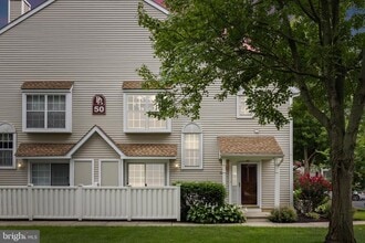 Building Photo - 5001 Aberdeen Ln