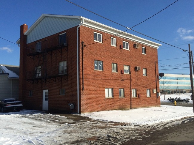 Building Photo - 2040 Ross Ave