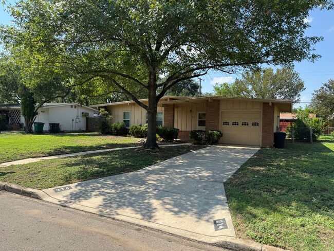 Photo - Welcome to this charming 3-bedroom, 1.5-bathroom home with easy access to FT. SAM, BAMC, RANDOLPH...