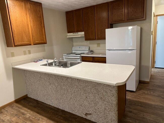 Building Photo - 1062 Lakeshore Dr