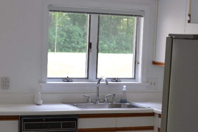 Kitchen - 74 Timberwood Rd