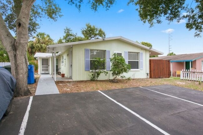 Photo - Location!  Charming 2/1 near Downtown Dunedin House