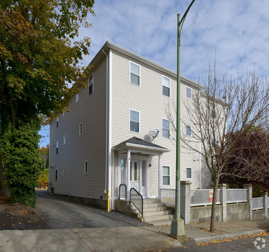 Primary Photo - 215 Walnut St