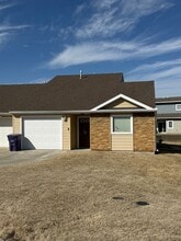 Building Photo - 530 Grainfield St