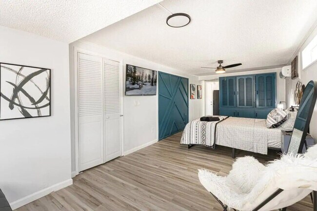 Foto del edificio - 1204 N Pine Hills Rd