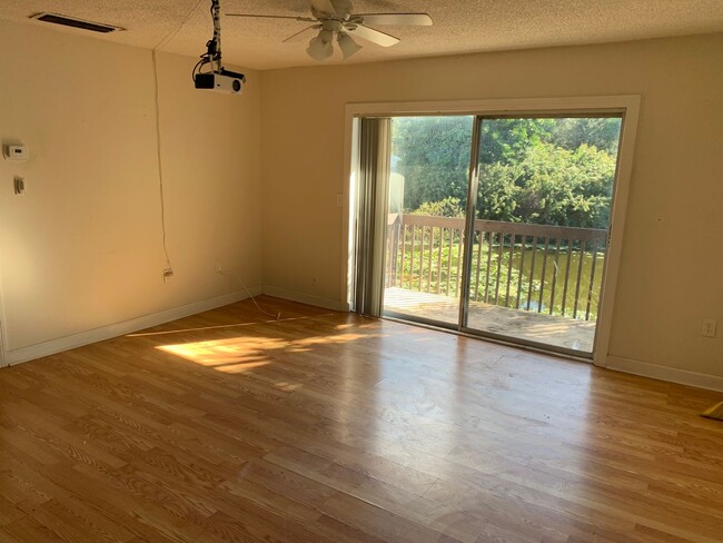 Foto del edificio - 1 bed 1 bath condo close to downtown Sarasota