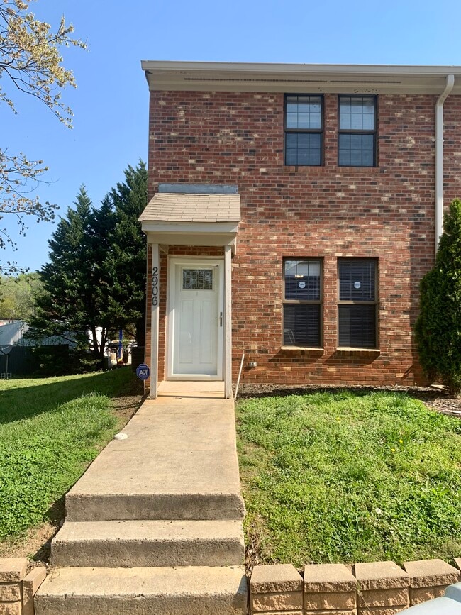 Building Photo - 2906 Old Mill Stream Ct