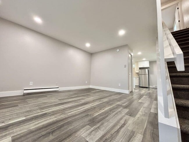 Building Photo - Available Now! Newly Remodeled 2BR Unit in Boulder Fourplex