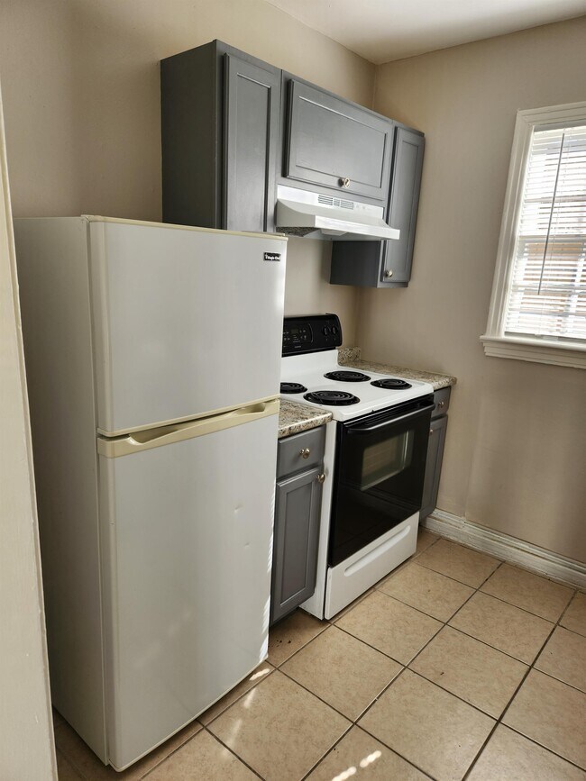 Building Photo - 522 W 35th St