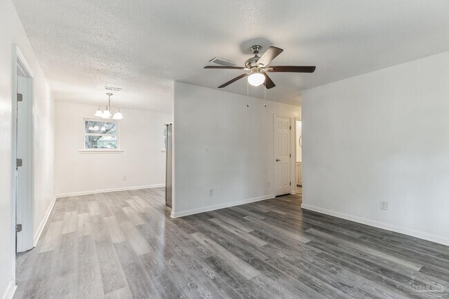 Building Photo - 851 Barksdale St