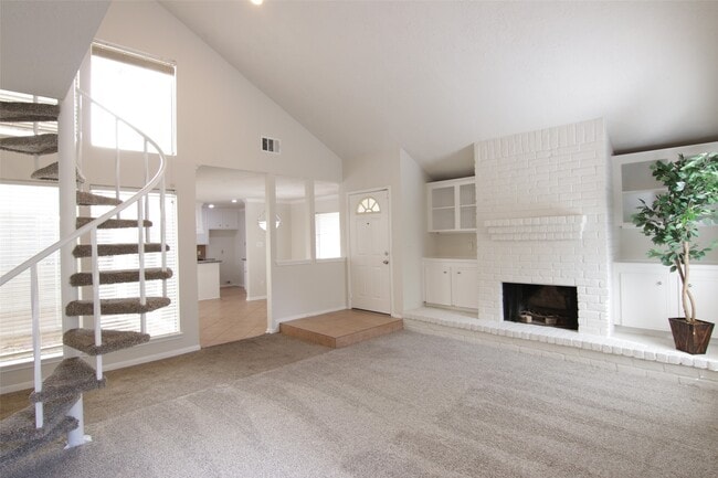 Foto del edificio - 15127 Grove Gardens Dr