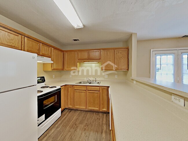 Building Photo - 1124 Benton Mason Dr