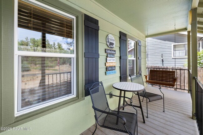 Foto del edificio - 805 Canyon Dr