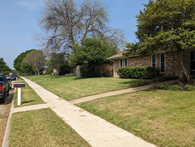 Front looking left - 2123 Pueblo Dr