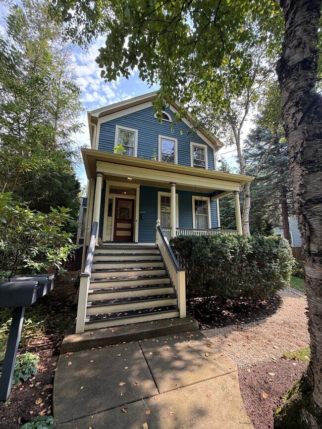 Building Photo - 2635 Poplar Ave