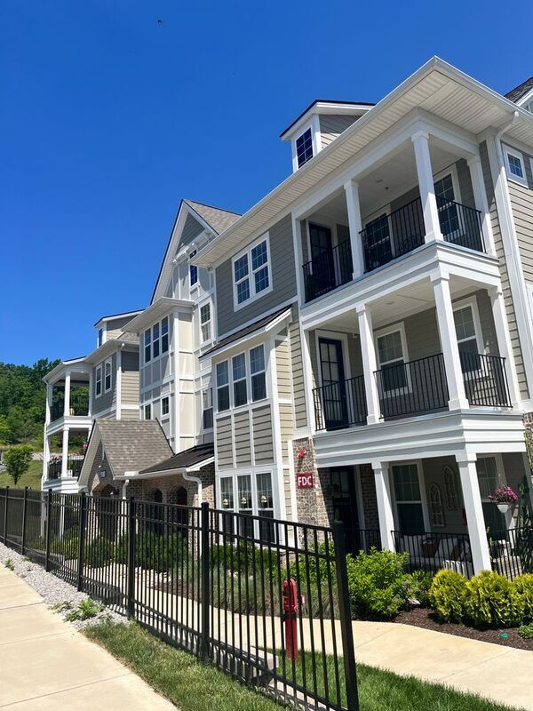 Foto principal - 900 Vintage Green Ln