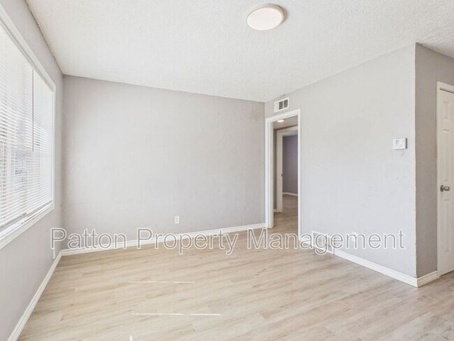 Foto del edificio - 3010 Westhaven Dr