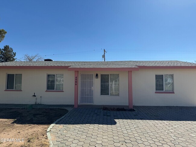 Building Photo - 4906 Sierra Madre Dr