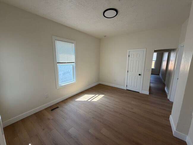Building Photo - 660 23rd St