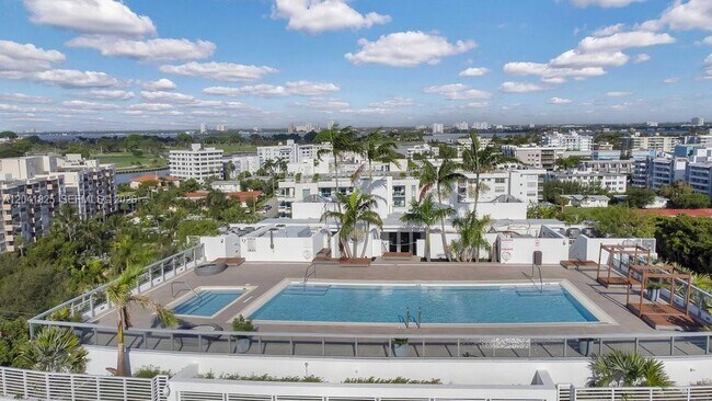 Foto del edificio - 9261 E Bay Harbor Dr