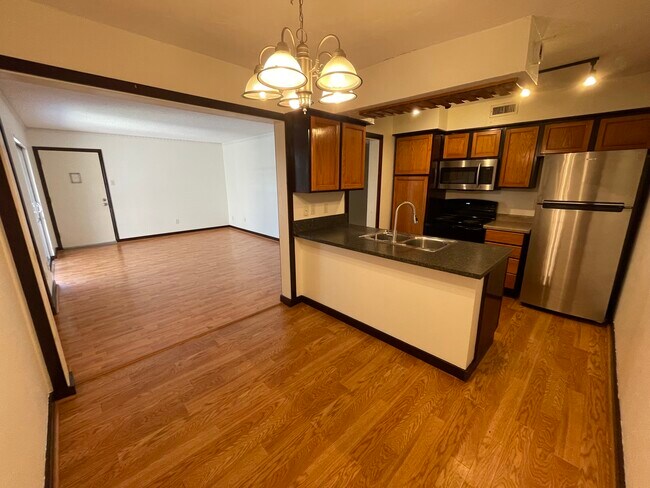 Foto del edificio - 5808 Sandhurst Ln