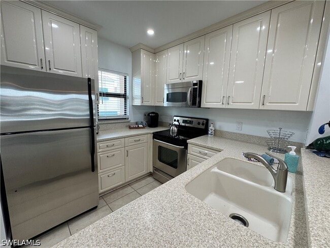 Foto del edificio - 801 River Point Dr