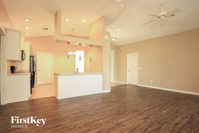Foto del edificio - 3300 Oak Hill Pl