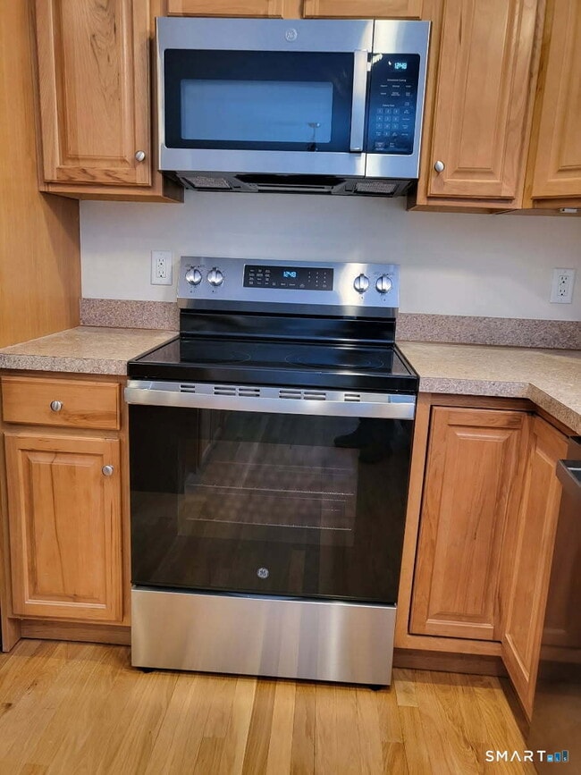 Building Photo - 48 E Kings Hwy