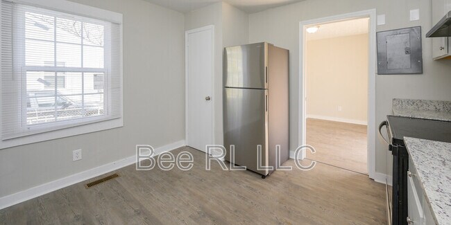 Foto del edificio - 577 68th Pl N