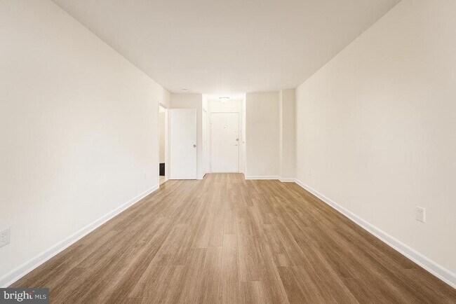 Foto del edificio - 1121 Arlington Blvd