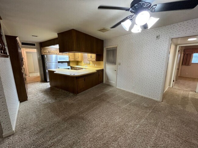 Foto del edificio - Private Showings Only! Charming Country Home Now Available!