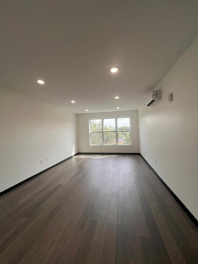 Foto del edificio - 133 Mallory Ave