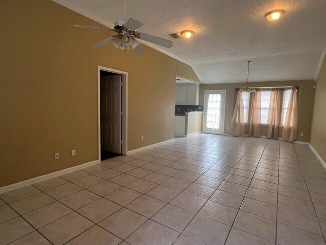 Foto del edificio - 9511 Elmview Dr