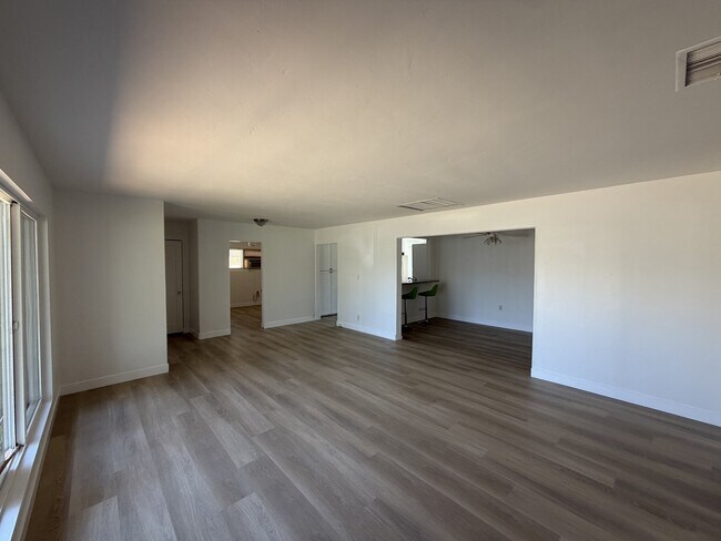 Foto del edificio - 6133 Dorothy Dr