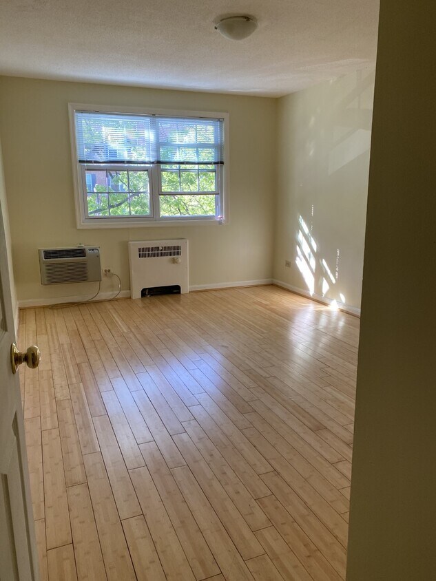 Building Photo - 4402 N Pershing Dr