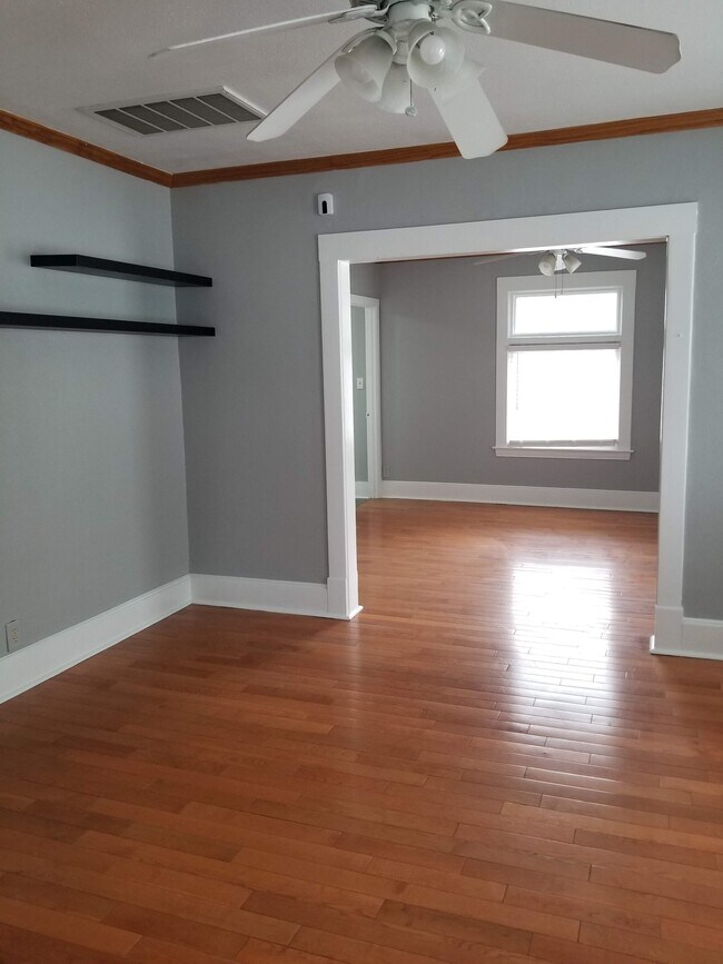 dining - 2208 27th Ave S