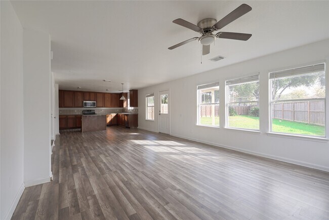 Foto del edificio - 3802 Harris Mill Dr