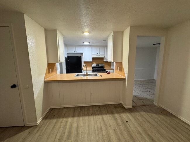 Foto del edificio - 11365 Walters Ave