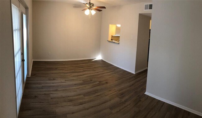 Building Photo - 2733 Hurstview Dr
