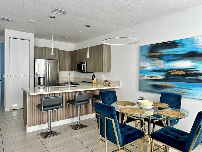 Foto del edificio - 6401 NW 103rd Pl